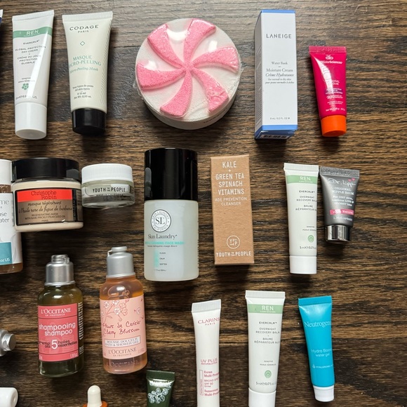 Giant Beauty Travel Size Bundle with Cosmetic Bag | NWT - Picture 3 of 6